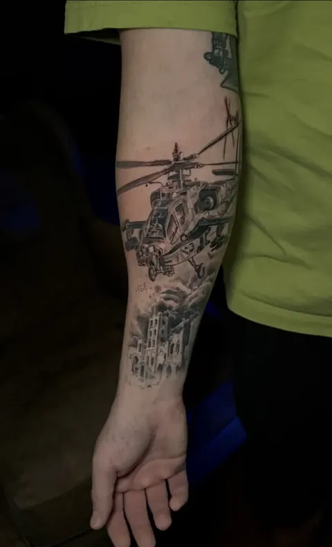 Military piece — Fine detail in flight.